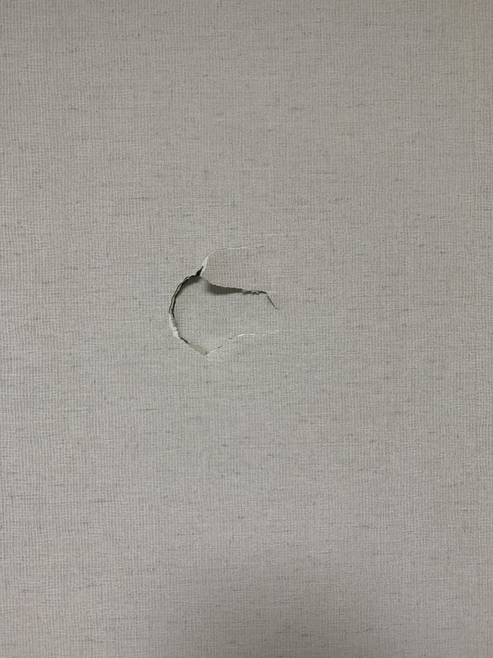 서울 찢어진 벽지 벽구멍 복원