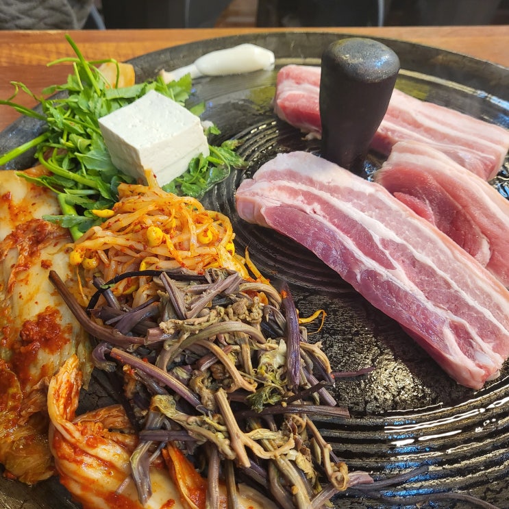  '737솥뚜껑삼겹살' 솥뚜껑에 구워먹는 금정역 삼겹살 맛집(feat.미나리,고사리)