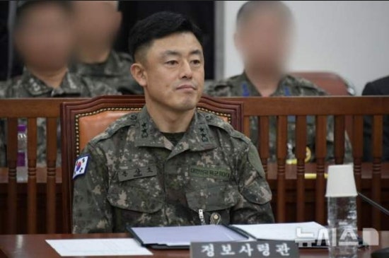 <b>문상호 정보사령관</b>: 소장 나이와 육사 출신의 비밀을 파헤치다!