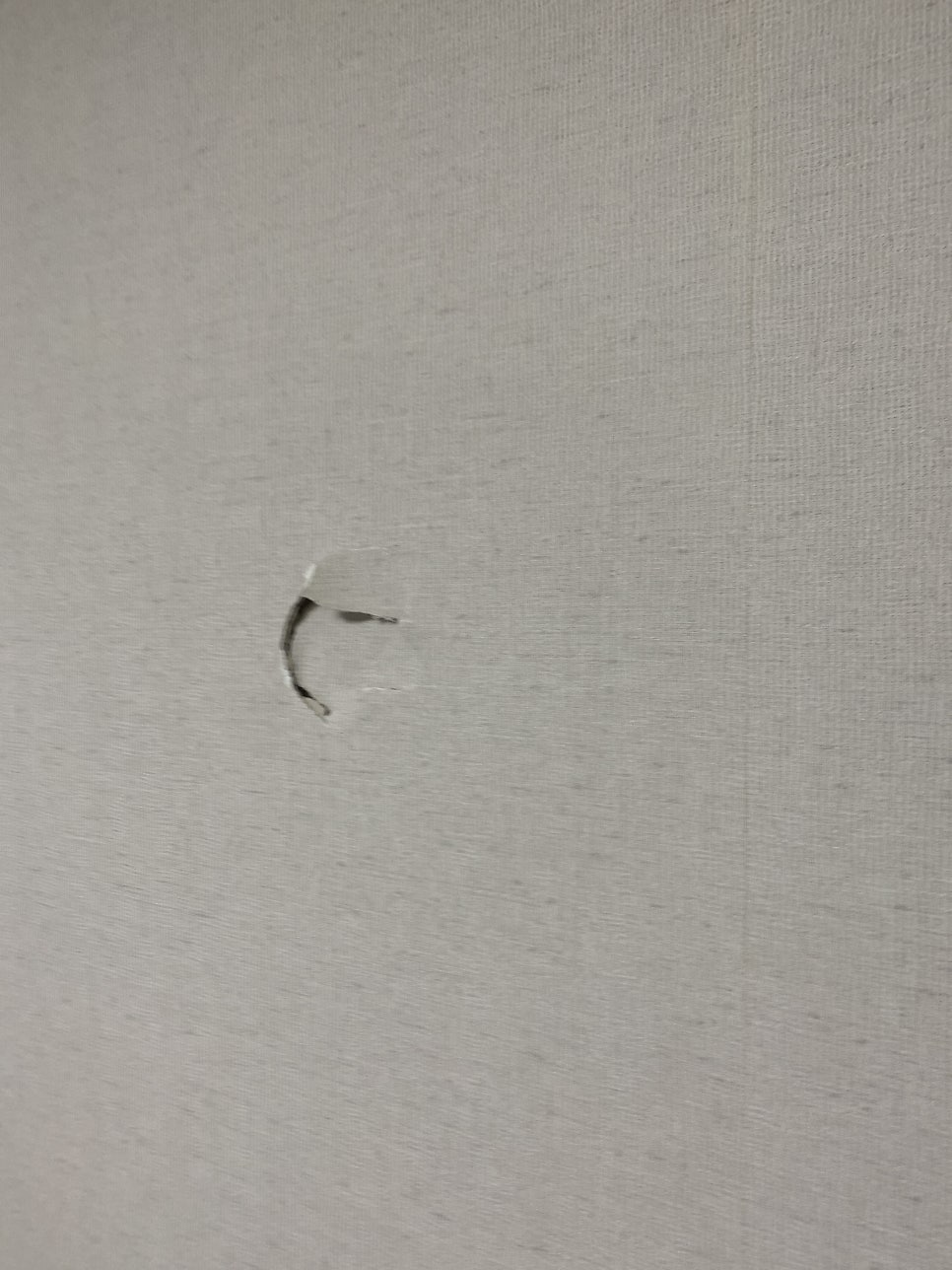 서울 찢어진 벽지 벽구멍 복원