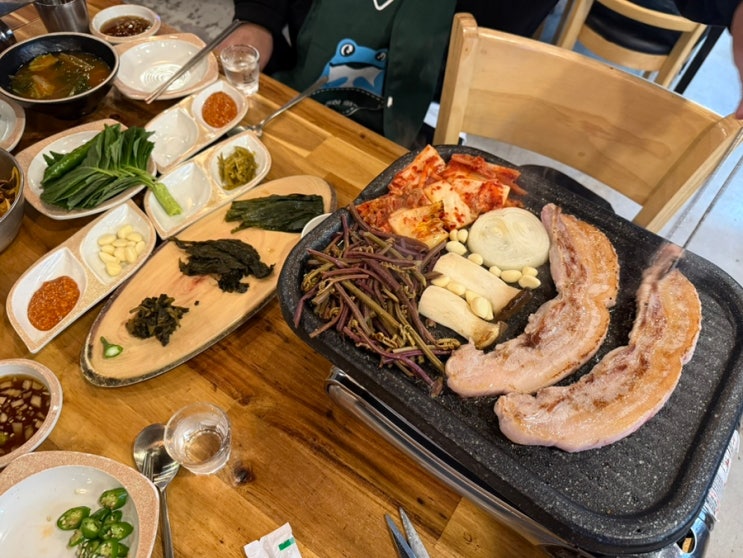  가디역 맛집 _ 가산디지털단지역 회식장소로 좋은 미트앤쓰리에서 편백찜과 고사리숙성삼겹살 먹고왔어요
