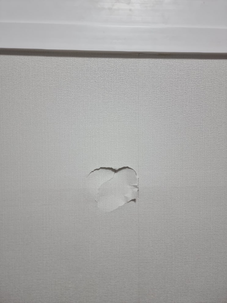  구멍난 가벽파손 원상복구 부분수리 찢어진 벽지복원