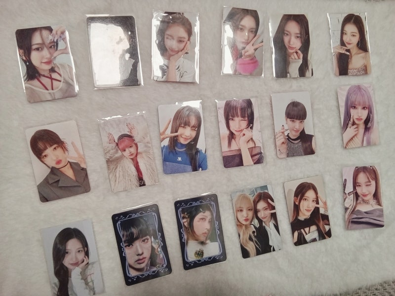 IVE Album Unboxing: Photocards~!