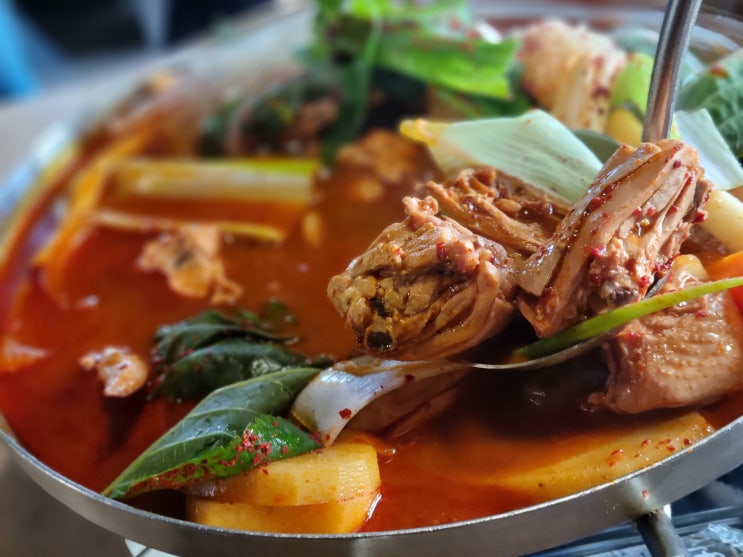  [신논현역 맛집] 단체 회식하기 좋은 신논현 닭볶음탕 전문점 동명닭집의 매운 닭볶음탕 솔직 리뷰.