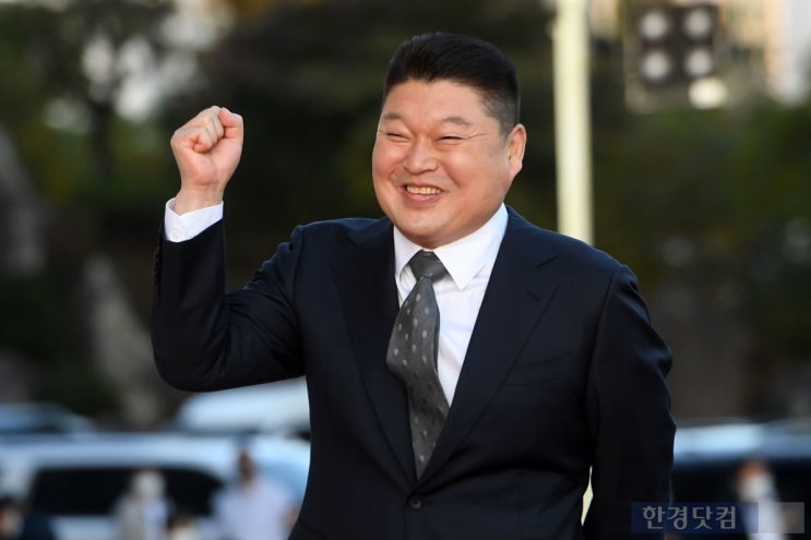 [단독] <b>강호동</b>도 손 털었다…가로수길 <b>빌딩</b> 166억에 <b>매각</b>