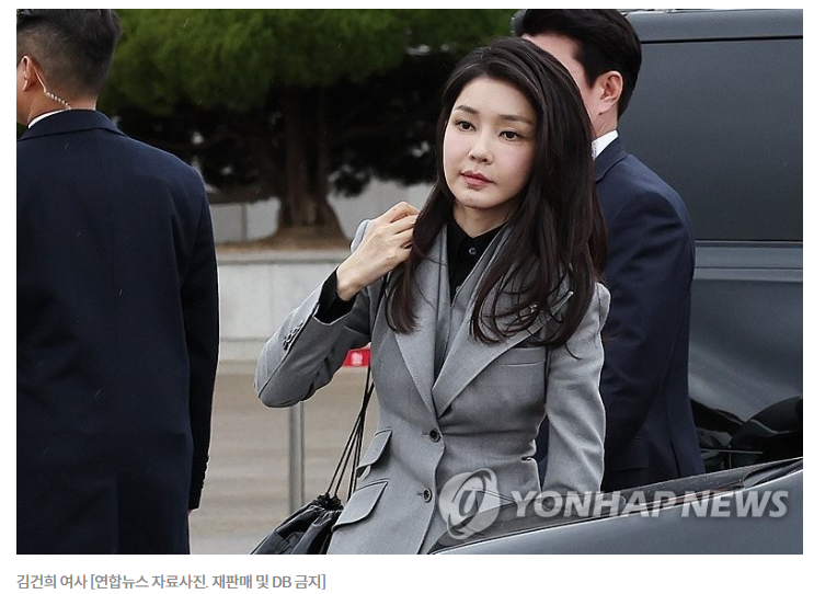 "한국의 <b>맥베스 부인</b>"…英매체, 尹탄핵소추에 <b>김건희</b> 여사 조명