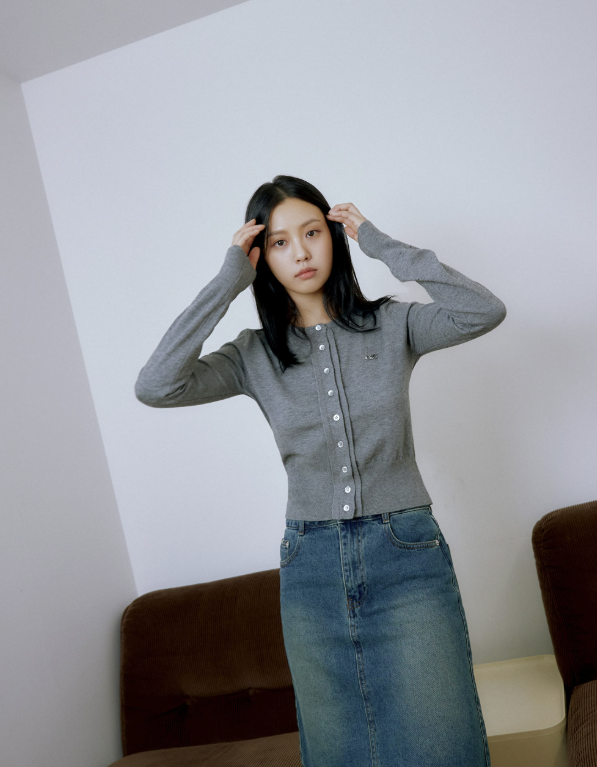  예쁘고 따수운 여자 회색 니트 가디건으로 완성한 데일리룩? 인기 브랜드 오아이오아이 추천 w. 고민시