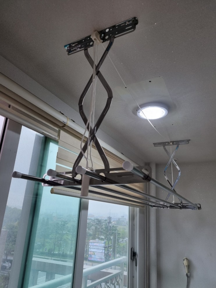  진주베란다천장수동빨래건조대설치 한림 풀에버 아파트 베란다 전동식 전 자동 제거 및 수동 빨래 건조대 LED 전등 조명 설치 교체