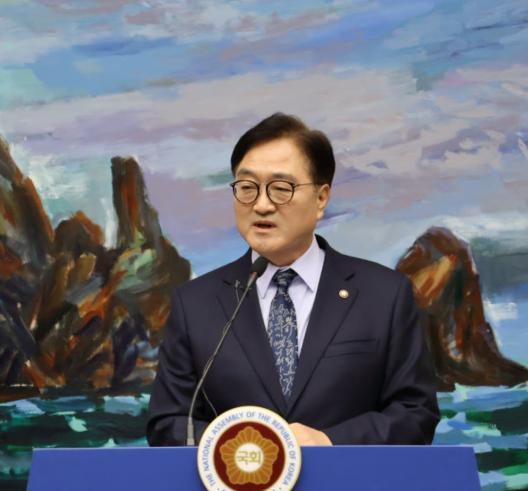 대통령 탄핵소추안과 우원식 국회의장의 중재 리더십 집중 분석