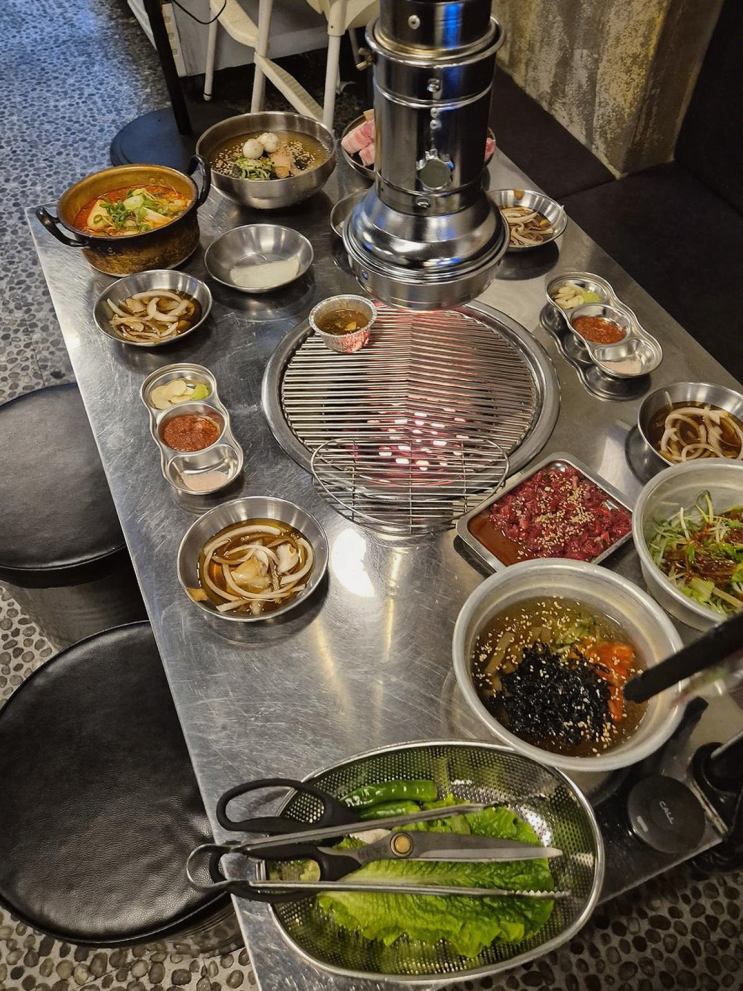  목포김연탄, 친구와 함께한 고기 파티로 시험 스트레스 날려버리기