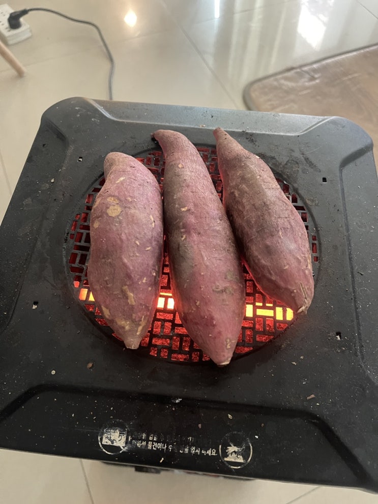  우리 집에서 제일 바쁜 난로 난로에 오손도손