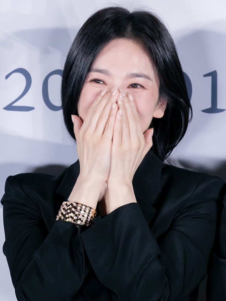 얼굴만 보인다는 검은수녀들 송혜교, 한 손에만 1억 4천짜리 팔찌 코디정보 (제작보고회)