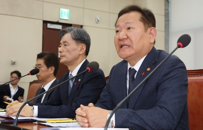 경찰<b>소환</b>조사,<b>이상민 전</b> 행안부<b>장관</b> "내란혐의"