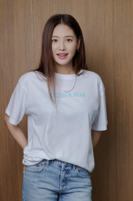 레인보우 <b>김재경</b>, 품절녀! <b>비공개 결혼</b>식 배우자는 비연예인