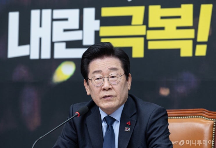돌격 개미들 "오늘은 우원식·한동훈株로"…널뛰는 정치 테마주 돌격 개미들 "오늘은 우원식·한동훈株로"…널뛰는 정치 테마주