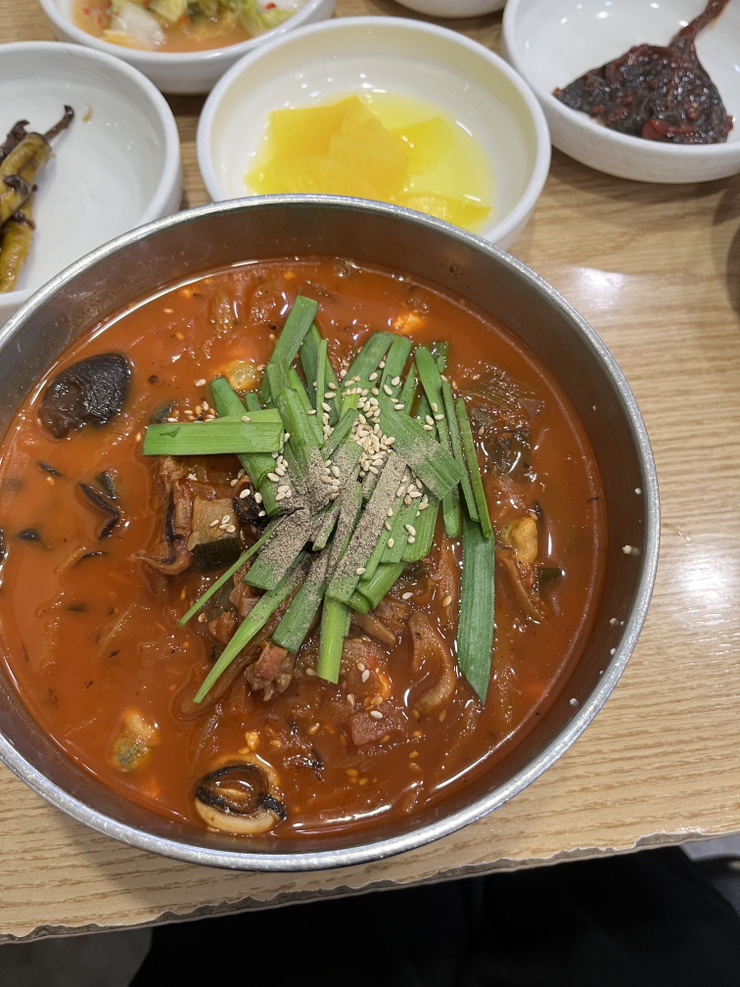  강릉 맛집 동화가든 본점 평일 웨이팅 | 매콤한 짬뽕순두부와 초두부백반 솔직후기