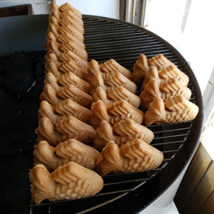  추운 겨울 생각나는 간식 진주 붕어빵 맛집 붕어빵아자씨