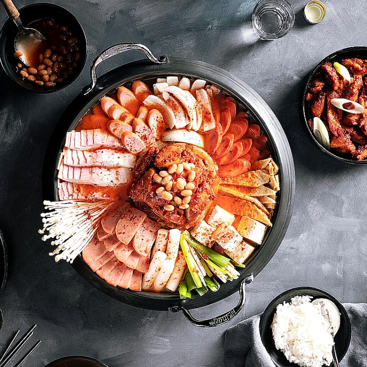 한국 음식 중 가장 친근한 전골과 찌개의 차이점 한국 음식 중 가장 친근한 전골과 찌개의 차이점