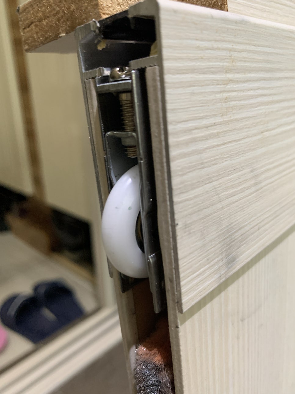 뻑뻑한중문수리 미닫이 슬라이딩문 바퀴교체