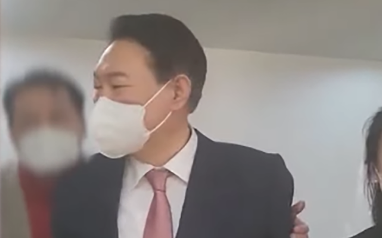 검찰, <b>건진법사 정치자금</b>법 위반 혐의로 체포… 김건희와... 