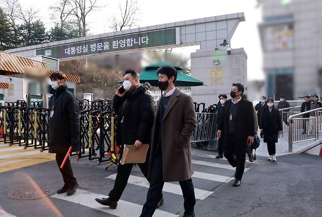 <b>공조</b>본, <b>대통령</b> 경호실 <b>압수수색</b> 4시간째 대치