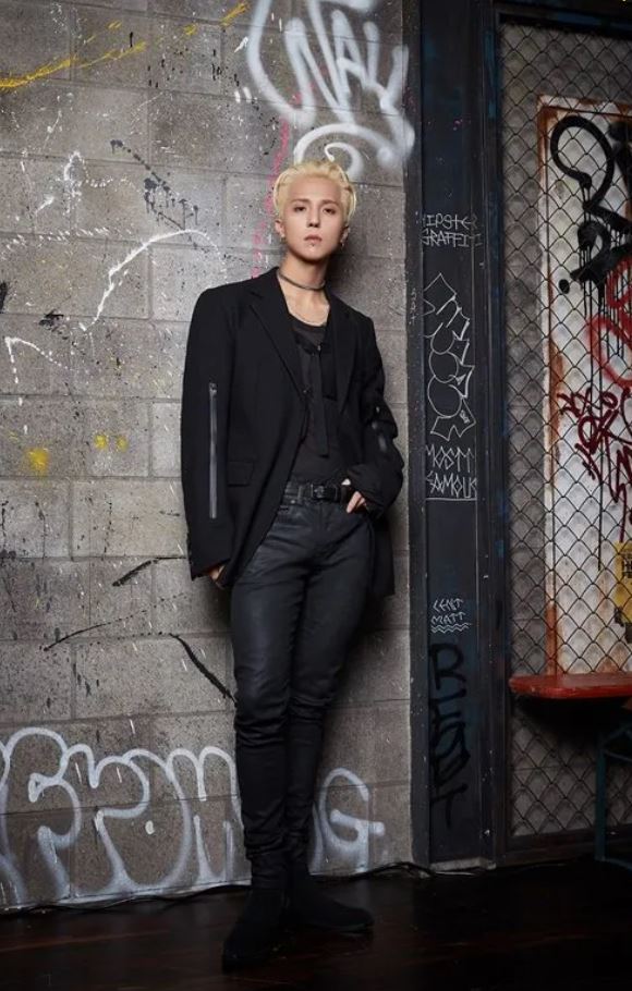 <b>사회복무요원 송민호</b>, 싸인만 하고 사라지는 부실 복무 논란의... 