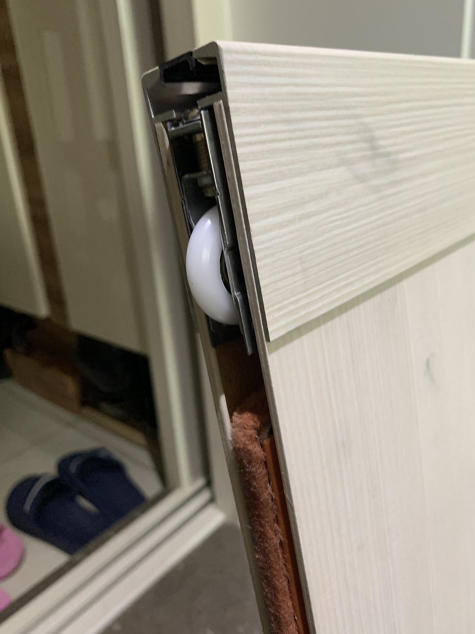 뻑뻑한중문수리 미닫이 슬라이딩문 바퀴교체