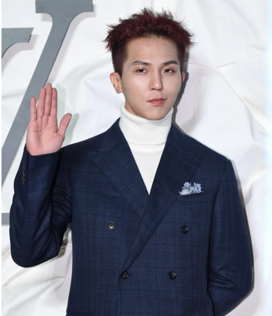 그룹 위너 <b>송민호</b>, <b>사회복무요원</b> 부실<b>복무</b> 의혹 논란