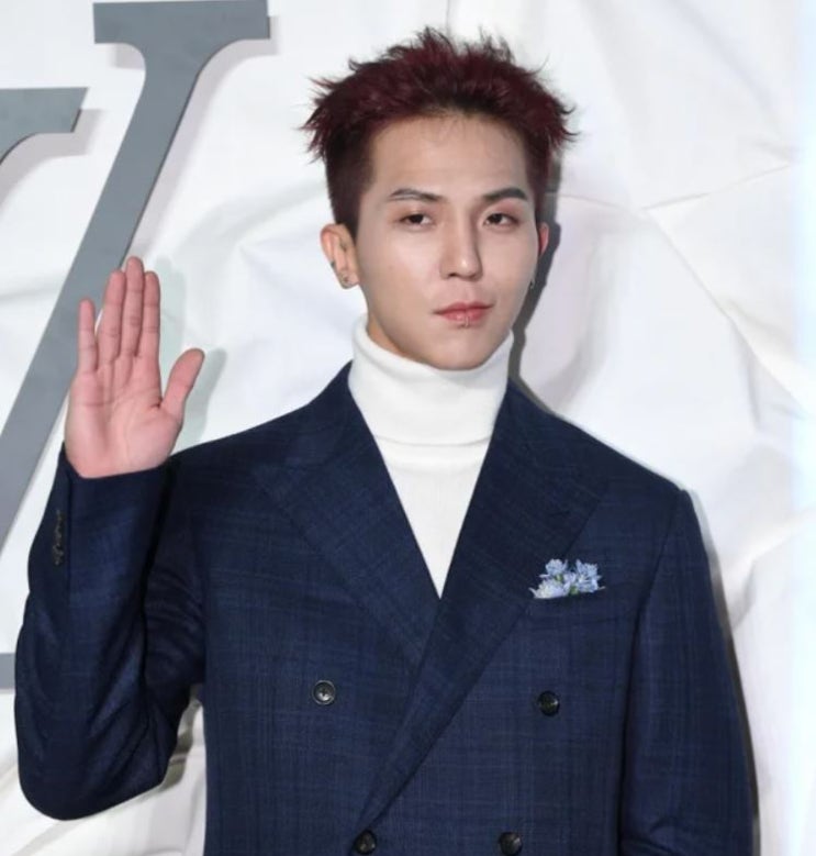 위너 <b>송민호</b> 전역 앞두고 부실근무 출근조작 의혹, YG측 '<b>규정</b>... 