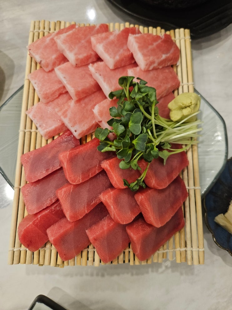  구로디지털단지 맛집 투어 은행골에서 즐기는 참치 사시미와 초밥, 와인효모 준마이 사케 풀코스 후기