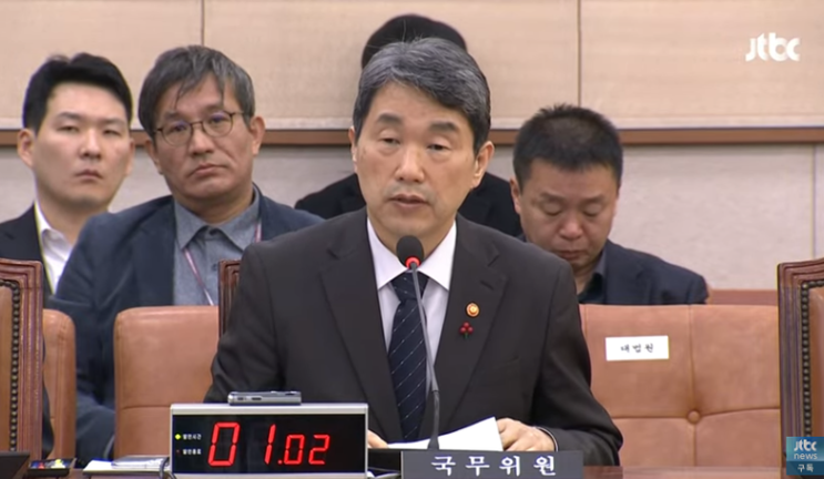 <b>법사위</b>, AIDT <b>교육자료</b> 의결...'유감' 표명 <b>교육</b>부, 거부권... 
