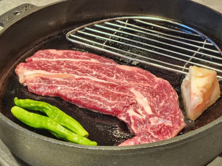 [용리단길 맛집] 솔직한우 용산점, 39종 한우 구이를 선보이는 분위기 좋은 용산역 소고기집 (용리단길 고기집, 용산역 회식, 용산 한우 맛집)