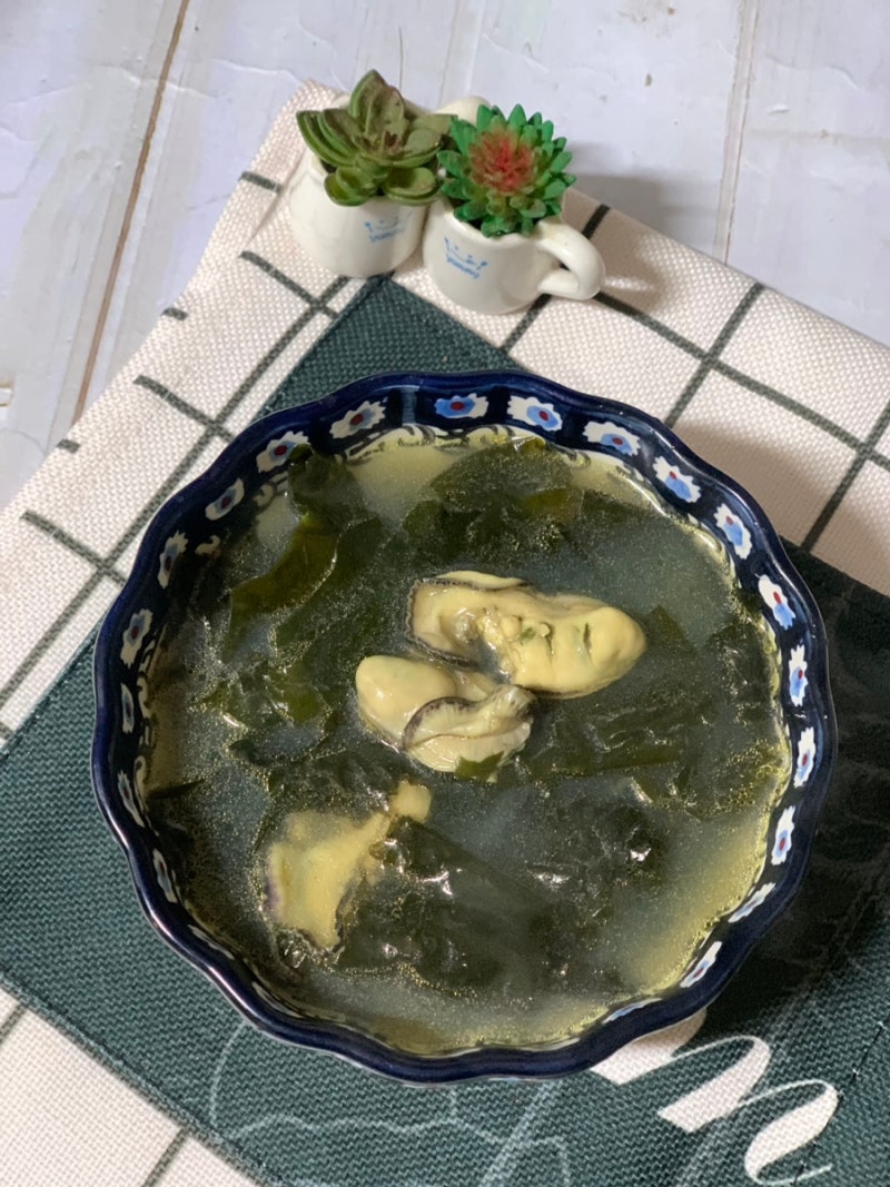 굴 미역국 끓이기