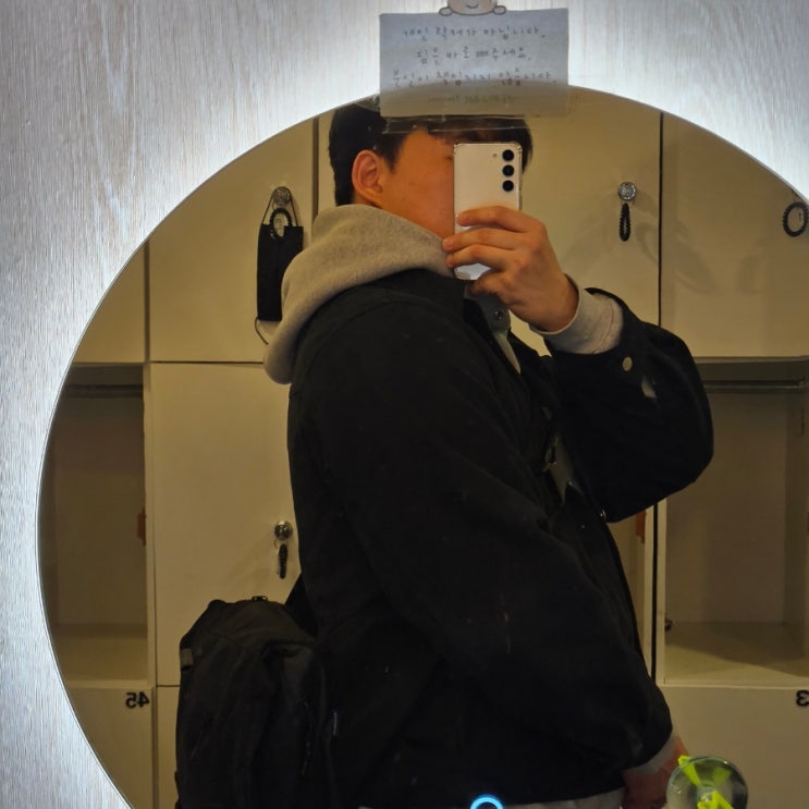 241217 무신사 검은색 메신저백 어울리는 캐주얼 코디 241217 무신사 검은색 메신저백 어울리는 캐주얼 코디