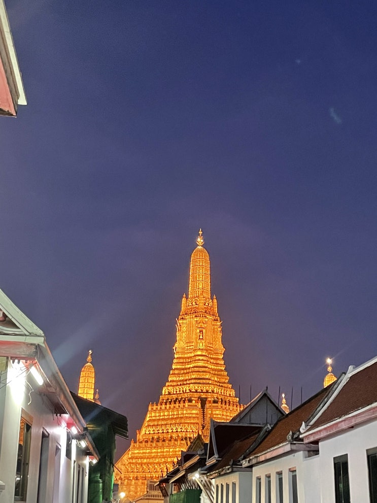  우당탕탕 박씨네 방콕 3박5일 여행기록_둘째날[노스이스트, 룸피니공원, 왓아룬, 왓아룬전통의상체험,카오산로드,방콕로띠, 알럽방콕티 흥정 ]