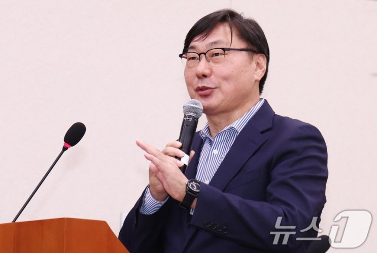 <b>쌍방울 대북송금</b>' <b>이화영</b>, 항소심서 감형…징역 7년8개월(상보)