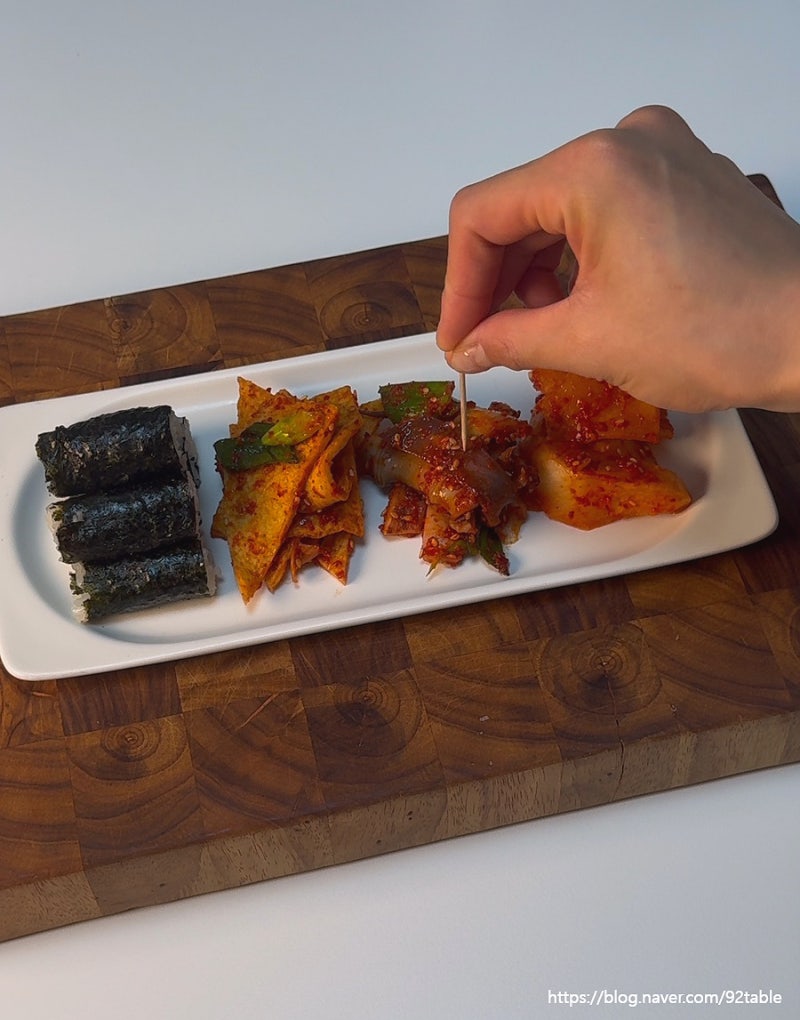 충무김밥 맛있게 만드는법 충무김밥 레시피 오징어어묵무무침