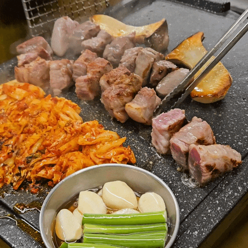  전주 신시가지 고깃집 [일층집] 숙성 삼겹살 목살  맛집 반찬 잘 나오는 고기집 추천