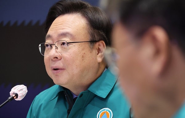<b>의료개혁</b> 2차 실행안 연내 발표 무산…복지장관 "착실히 <b>추진</b>"