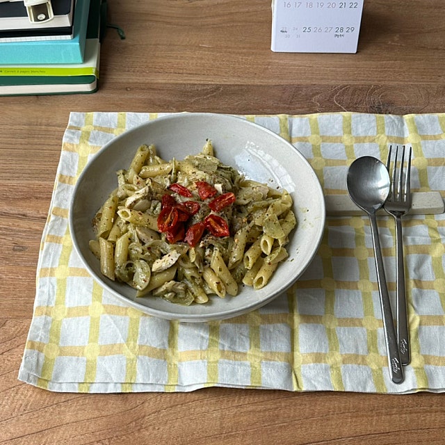 요리하고 뜨개질하는 유튜바의 하루