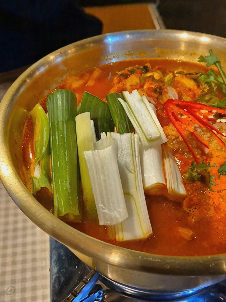  [신당동] 발라닭 신당본점, 독특한 숯불향 치킨으로 완벽한 데이트 만들어봐요!