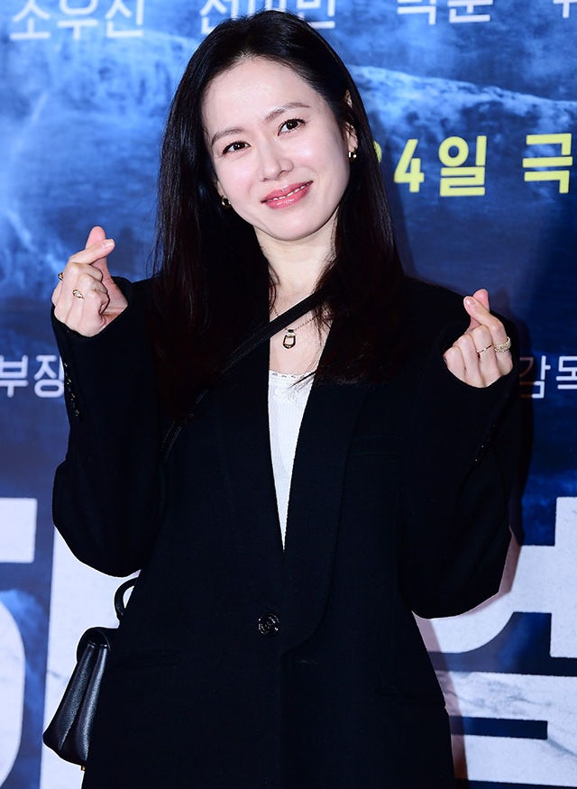 손예진, 남편 현빈 위해 특급내조 나선 여신자태 패션정보 (하얼빈 VIP 시사회)