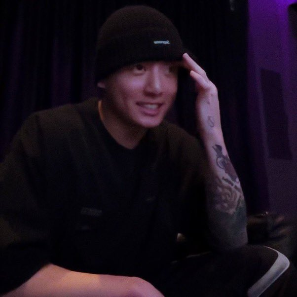 <b>정국</b>의 ‘위엄’ 라방에 시청자 <b>2020만</b>명···위버스 역대 최고... 