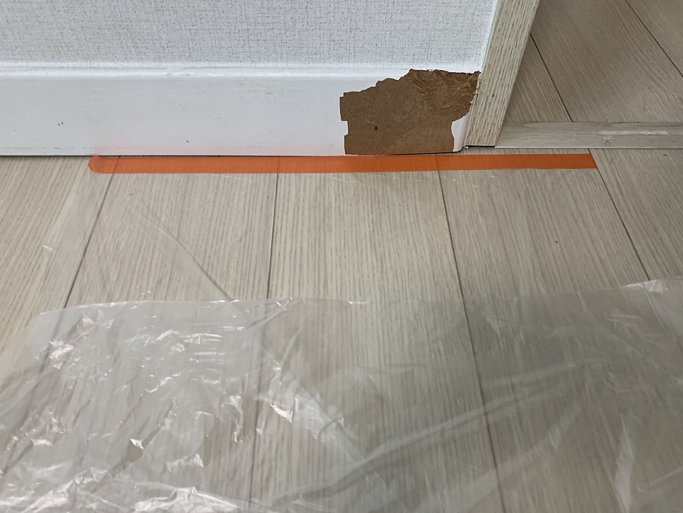 걸레받이 찍힌곳 복원 전문업체