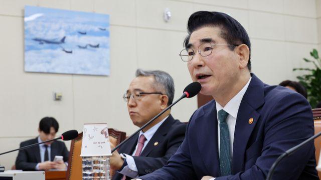 <b>김용현</b>, 일반인과의 <b>접견</b> 및 편지 수발신 <b>금지</b> 결정에 대해... 