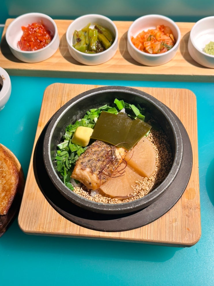  홍대 연남동밥집 아뜨뜨 웨이팅 맛집 도미버터솥밥 감자전 조합 추천