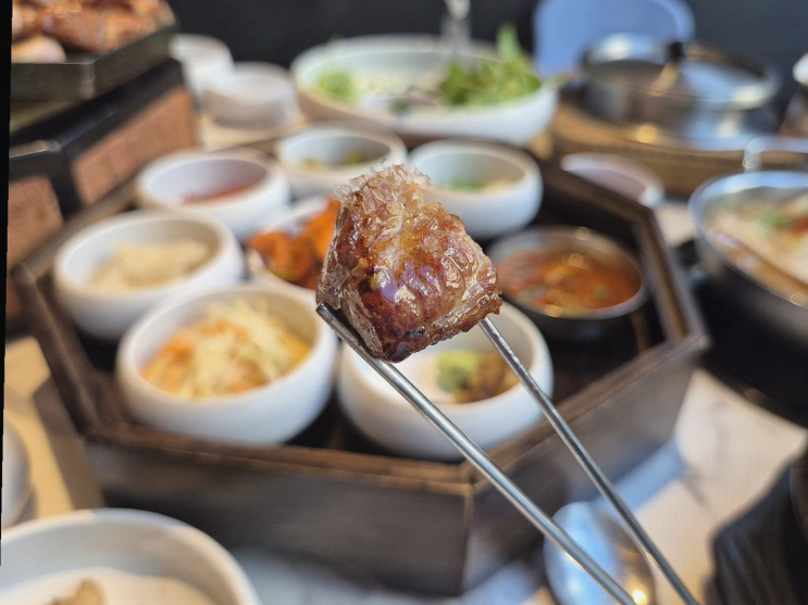  배곧의 맛집 함돈에서 신혼부부의 특별한 고기 데이트