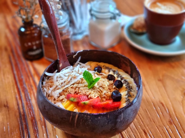  발리 꾸따 맛집 크럼앤코스터 쿠타 브런치 카페 추천