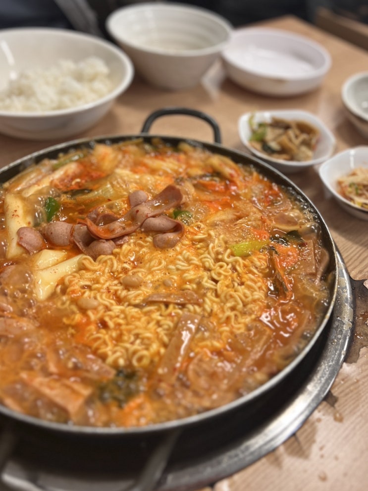  가산디지털단지 동남부대찌개 라면 밥 반찬 무한리필