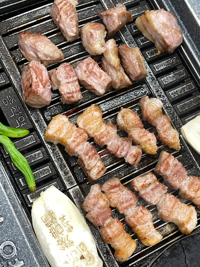  철길마을 컨셉 고깃집으로 유명한 군산맛집 디오션 종착역 군산점